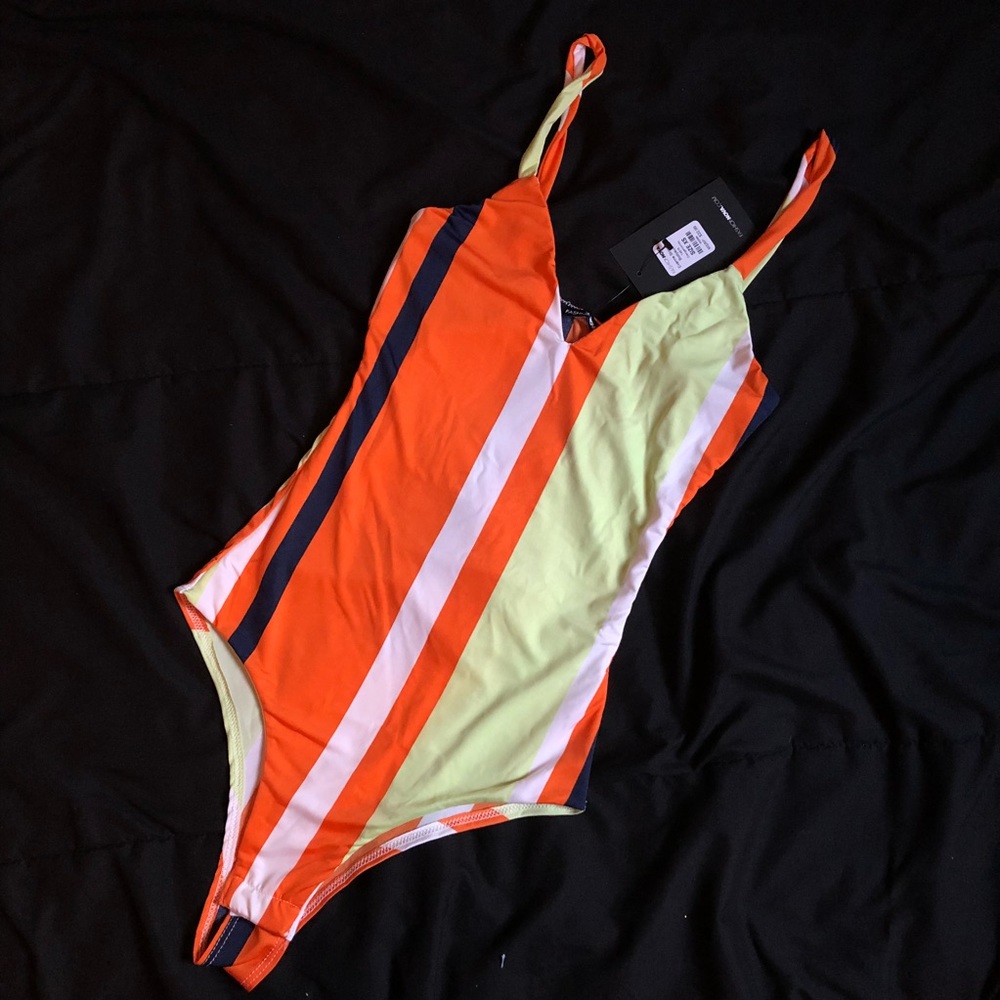 ⭐️3/$15⭐️ Striped bodysuit